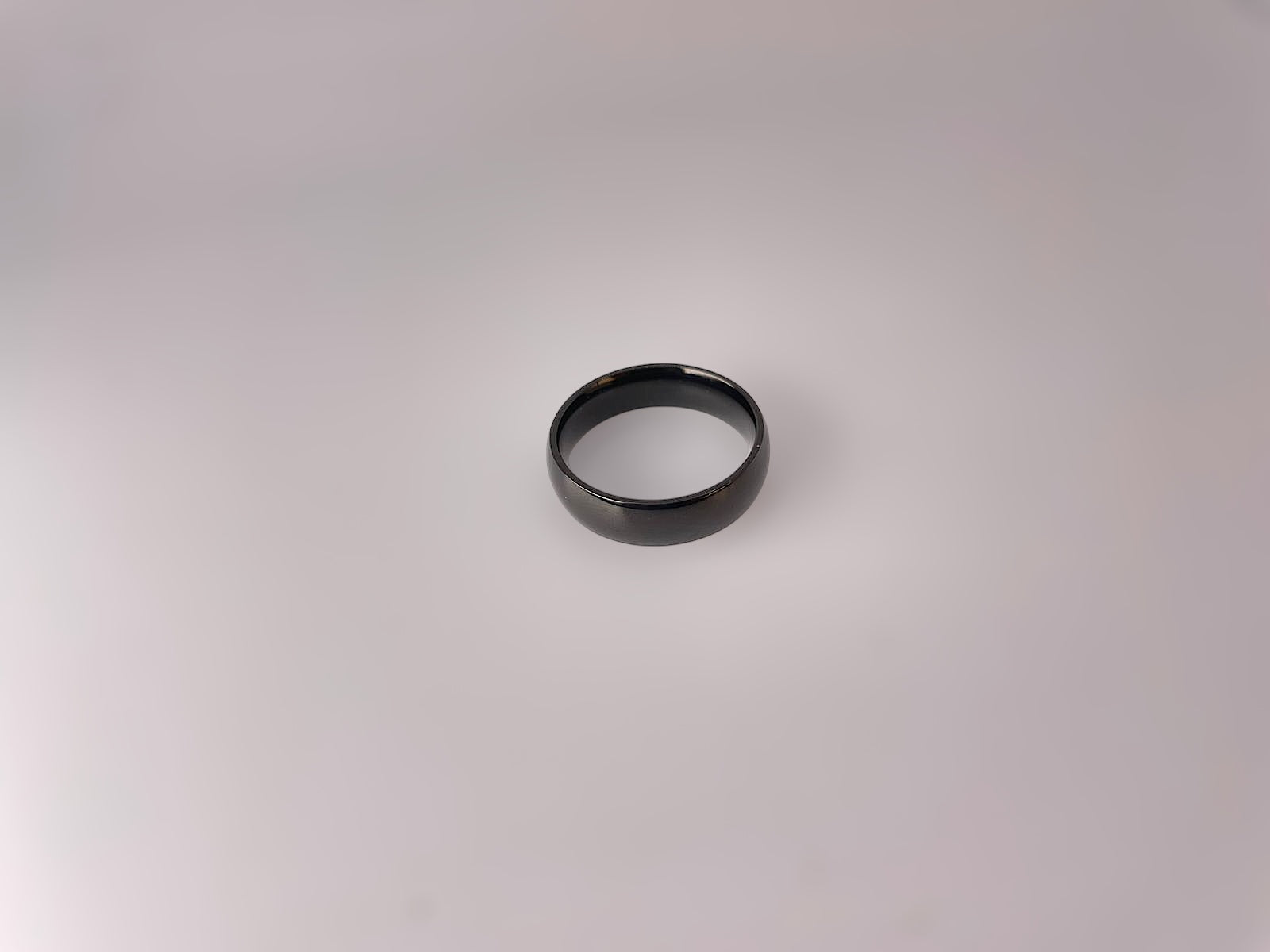 Black ring on a light gray background