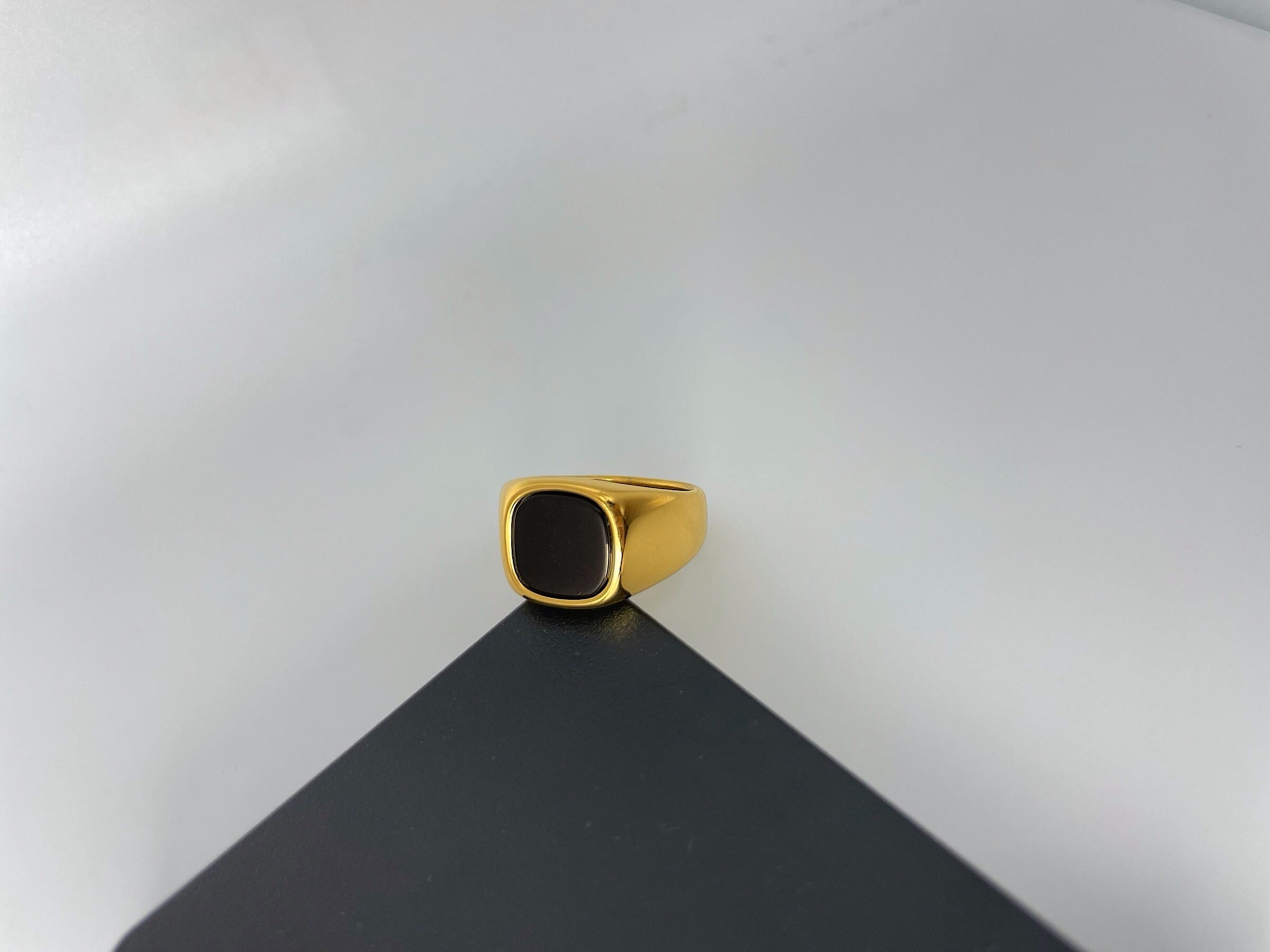 Onyx Signet (Gold)